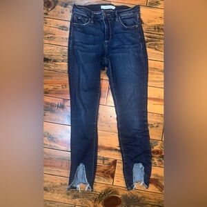 Hidden, cropped jeans